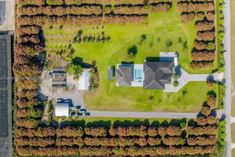 Casa en venta en Miami, Florida, 4 dormitorios, 338.91 m2 № 2062859 - foto 1