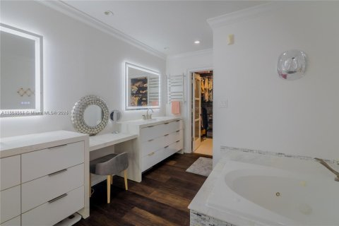 Casa en alquiler en Miami, Florida, 4 dormitorios, 228.35 m2 № 1959448 - foto 24