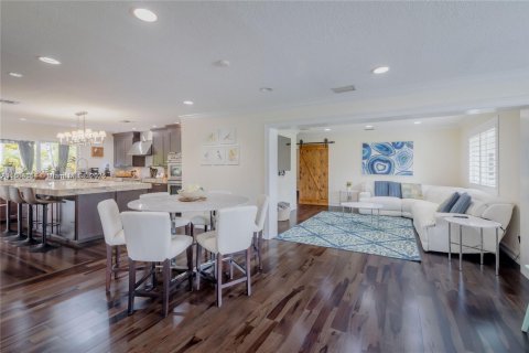 Casa en alquiler en Miami, Florida, 4 dormitorios, 228.35 m2 № 1959448 - foto 8