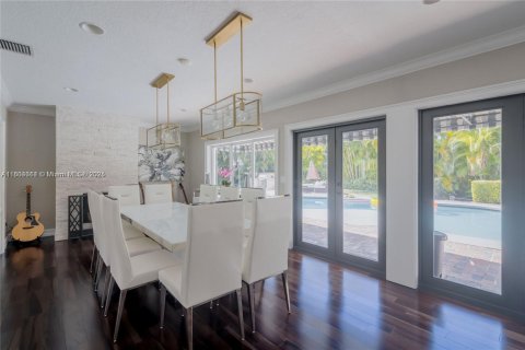 Casa en alquiler en Miami, Florida, 4 dormitorios, 228.35 m2 № 1959448 - foto 6