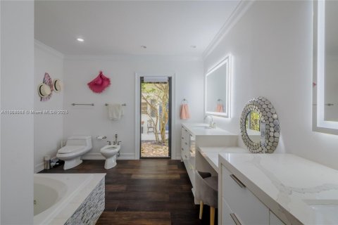 Casa en alquiler en Miami, Florida, 4 dormitorios, 228.35 m2 № 1959448 - foto 23