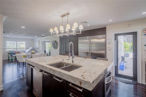 Casa en alquiler en Miami, Florida, 4 dormitorios, 228.35 m2 № 1959448 - foto 13