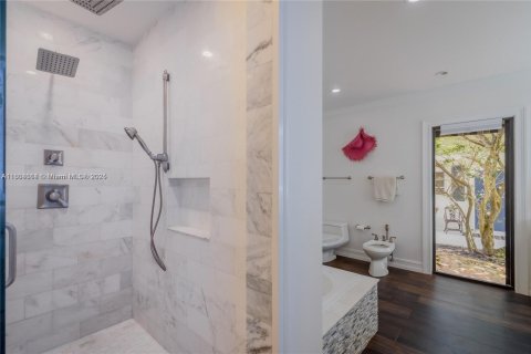 Casa en alquiler en Miami, Florida, 4 dormitorios, 228.35 m2 № 1959448 - foto 25