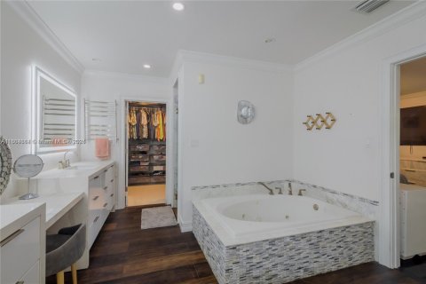 Casa en alquiler en Miami, Florida, 4 dormitorios, 228.35 m2 № 1959448 - foto 22