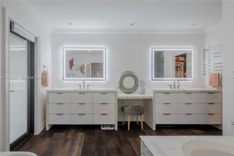 Casa en alquiler en Miami, Florida, 4 dormitorios, 228.35 m2 № 1959448 - foto 27