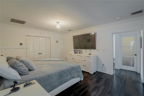 Casa en alquiler en Miami, Florida, 4 dormitorios, 228.35 m2 № 1959448 - foto 18