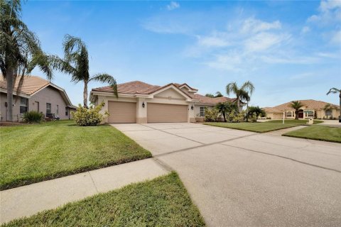 House in Tampa, Florida 4 bedrooms, 314.1 sq.m. № 733458 - photo 3