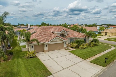 House in Tampa, Florida 4 bedrooms, 314.1 sq.m. № 733458 - photo 30