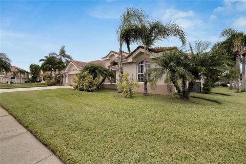House in Tampa, Florida 4 bedrooms, 314.1 sq.m. № 733458 - photo 4