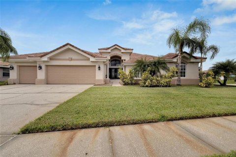 House in Tampa, Florida 4 bedrooms, 314.1 sq.m. № 733458 - photo 2