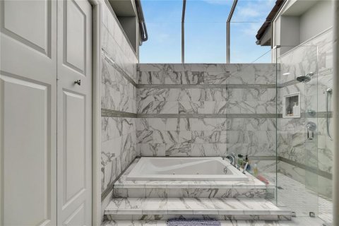 House in Tampa, Florida 4 bedrooms, 314.1 sq.m. № 733458 - photo 20