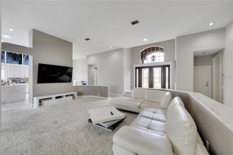 House in Tampa, Florida 4 bedrooms, 314.1 sq.m. № 733458 - photo 13