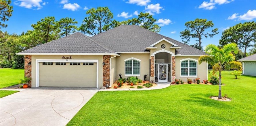 House in Sebring, Florida 3 bedrooms, 221.66 sq.m. № 2406377