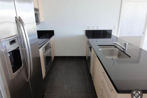Condo in Miami, Florida, 2 bedrooms  № 1878460 - photo 2