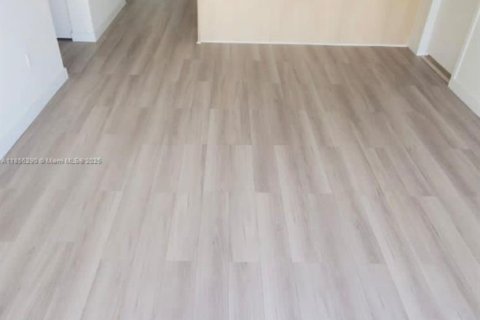 Condo in Miami, Florida, 2 bedrooms  № 1878460 - photo 5