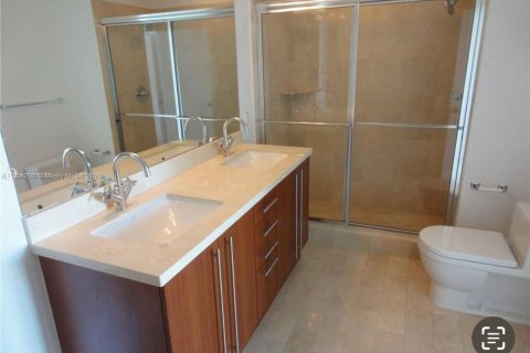 Condo in Miami, Florida, 2 bedrooms  № 1878460 - photo 8