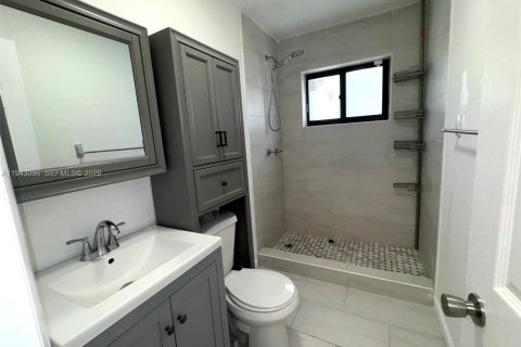 Villa ou maison à louer à Hialeah, Floride: 4 chambres, 267.56 m2 № 1999403 - photo 8