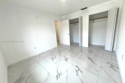 Villa ou maison à louer à Hialeah, Floride: 4 chambres, 267.56 m2 № 1999403 - photo 10