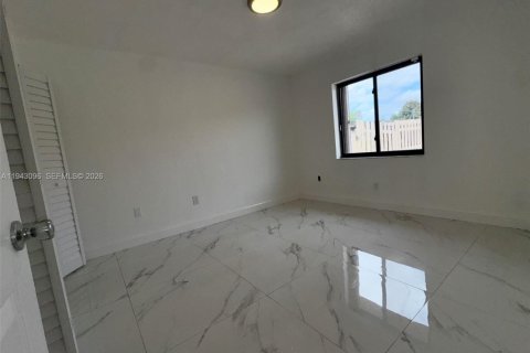 Villa ou maison à louer à Hialeah, Floride: 4 chambres, 267.56 m2 № 1999403 - photo 9