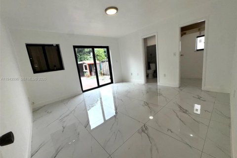 Villa ou maison à louer à Hialeah, Floride: 4 chambres, 267.56 m2 № 1999403 - photo 11