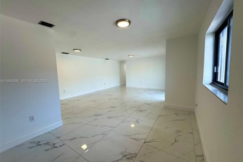 Villa ou maison à Hialeah, Floride 4 chambres, 267.56 m2 № 1999403