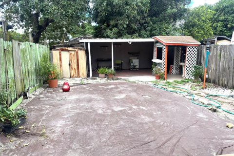 Villa ou maison à louer à Hialeah, Floride: 4 chambres, 267.56 m2 № 1999403 - photo 14