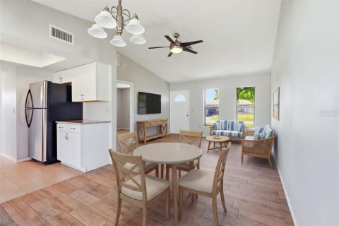 House in Venice, Florida 2 bedrooms, 117.24 sq.m. № 2393851 - photo 30