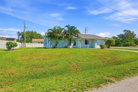 House in Venice, Florida 2 bedrooms, 117.24 sq.m. № 2393851 - photo 3