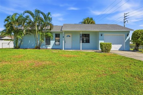 House in Venice, Florida 2 bedrooms, 117.24 sq.m. № 2393851
