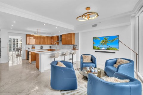 Condo in Fort Lauderdale, Florida, 3 bedrooms  № 1949394 - photo 13