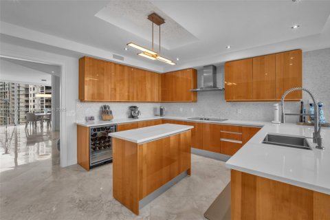 Condo in Fort Lauderdale, Florida, 3 bedrooms  № 1949394 - photo 16