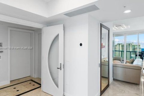 Condo in Fort Lauderdale, Florida, 3 bedrooms  № 1949394 - photo 21