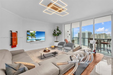 Condo in Fort Lauderdale, Florida, 3 bedrooms  № 1949394 - photo 28