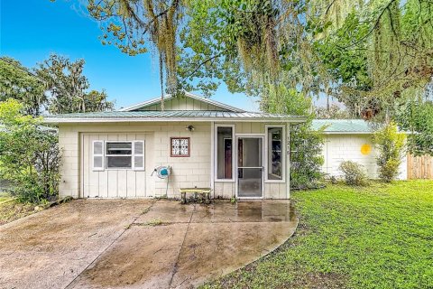 House in Lake Panasoffkee, Florida 3 bedrooms, 143.81 sq.m. № 2284313