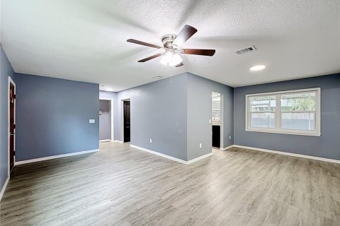 Casa en venta en Lake Panasoffkee, Florida, 3 dormitorios, 143.81 m2 № 2284313 - foto 4