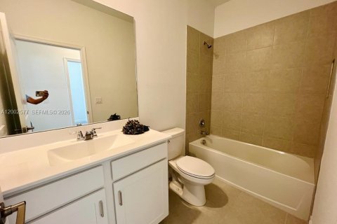 Townhouse in Port St. Lucie, Florida 3 bedrooms, 151.9 sq.m. № 2069440 - photo 20