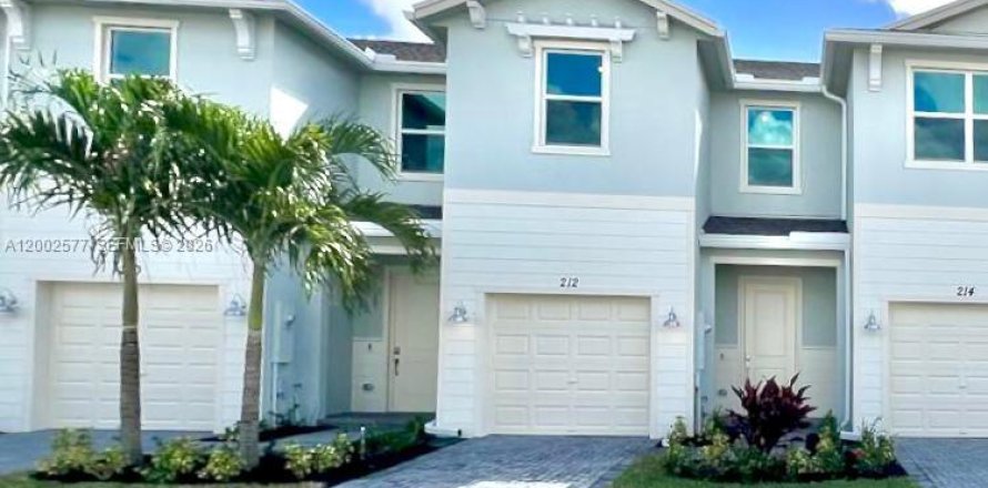 Townhouse in Port St. Lucie, Florida 3 bedrooms, 151.9 sq.m. № 2069440