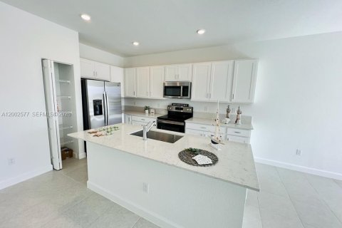 Townhouse in Port St. Lucie, Florida 3 bedrooms, 151.9 sq.m. № 2069440 - photo 6