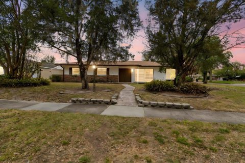 House in Winter Park, Florida 3 bedrooms, 165.83 sq.m. № 2198673