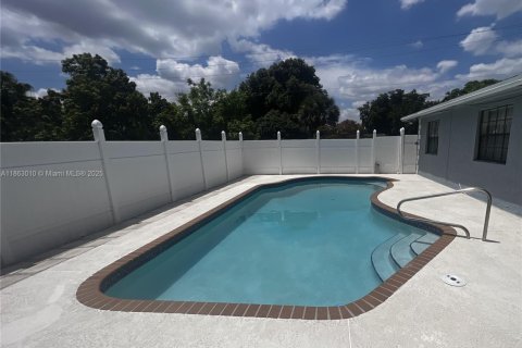 Villa ou maison à vendre à Davie, Floride: 4 chambres, 193.52 m2 № 1932620 - photo 16