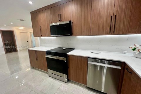 Villa ou maison à vendre à Davie, Floride: 4 chambres, 193.52 m2 № 1932620 - photo 2