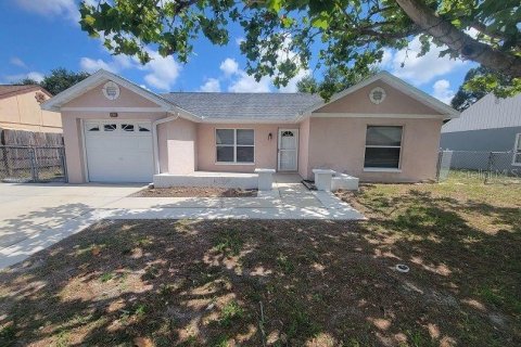 House in Port Richey, Florida 2 bedrooms, 96.9 sq.m. № 2259322