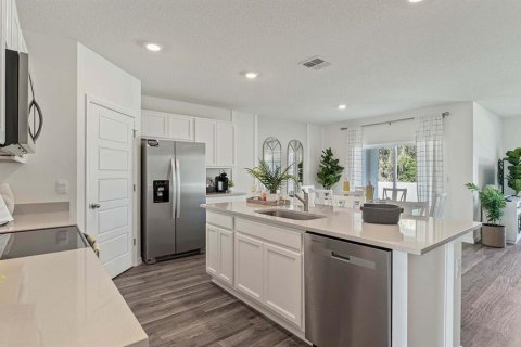 House in Umatilla, Florida 4 bedrooms, 169.83 sq.m. № 1834977 - photo 5