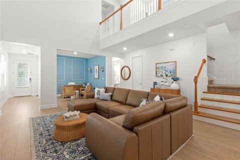 House in Winter Garden, Florida 4 bedrooms, 227.15 sq.m. № 2147547 - photo 3