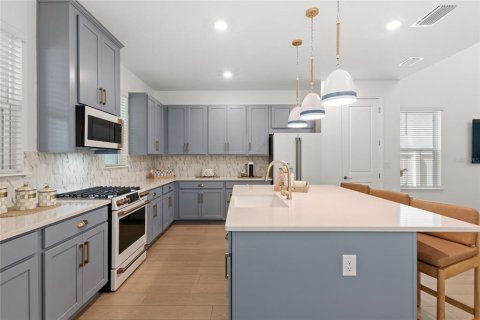 House in Winter Garden, Florida 4 bedrooms, 227.15 sq.m. № 2147547 - photo 7