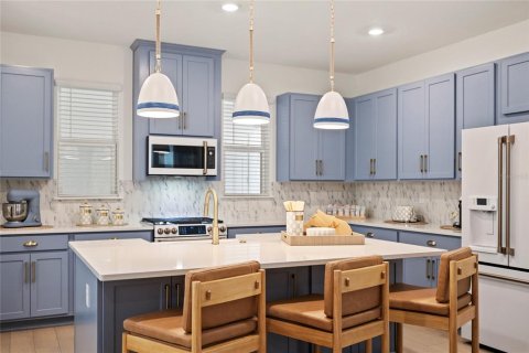 House in Winter Garden, Florida 4 bedrooms, 227.15 sq.m. № 2147547 - photo 2