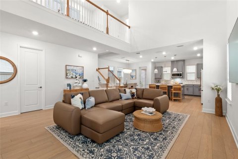 House in Winter Garden, Florida 4 bedrooms, 227.15 sq.m. № 2147547 - photo 18