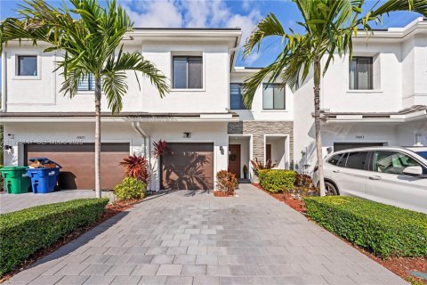 Купить таунхаус в Хомстед, Флорида 3 спальни, 142.14м2, № 1984533 - фото 1