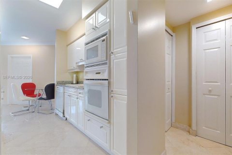 Copropriété à louer à Miami Beach, Floride: 2 chambres, 144 m2 № 2253605 - photo 22
