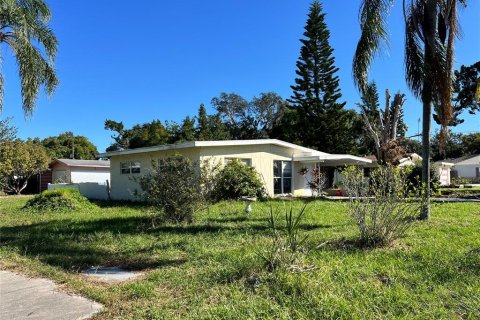 House in New Port Richey, Florida 3 bedrooms, 80.27 sq.m. № 1898428 - photo 3